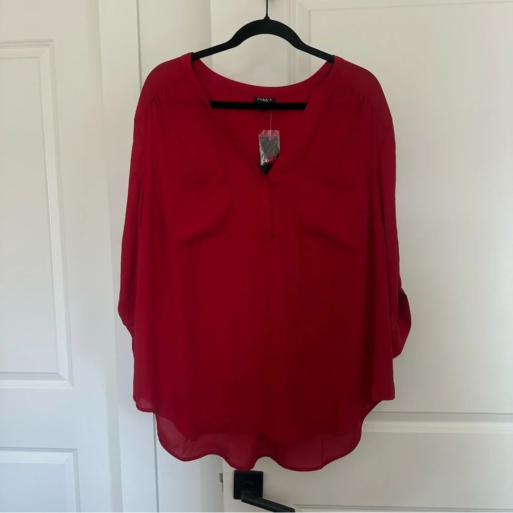 NWT! Torrid (2X) “Harper” Red V-Neck 3/4 Sleeve Flowy Top - Picture 3 of 10
